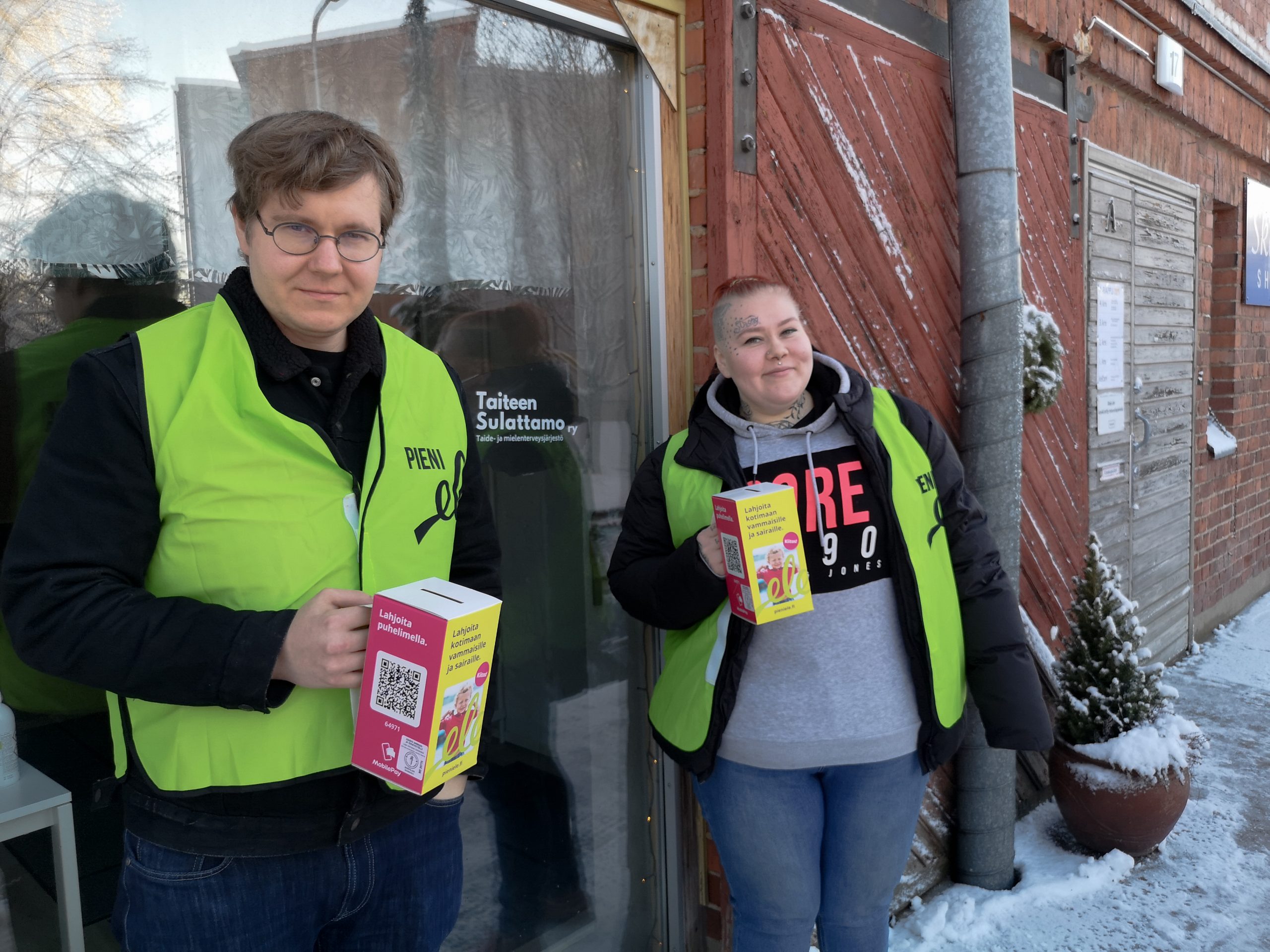 Vapaaehtoiset: ”Lipaskeräys on koukuttavaa!”